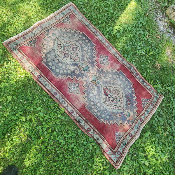 Timeless Classic Vintage Area Rug - 39” x 63”