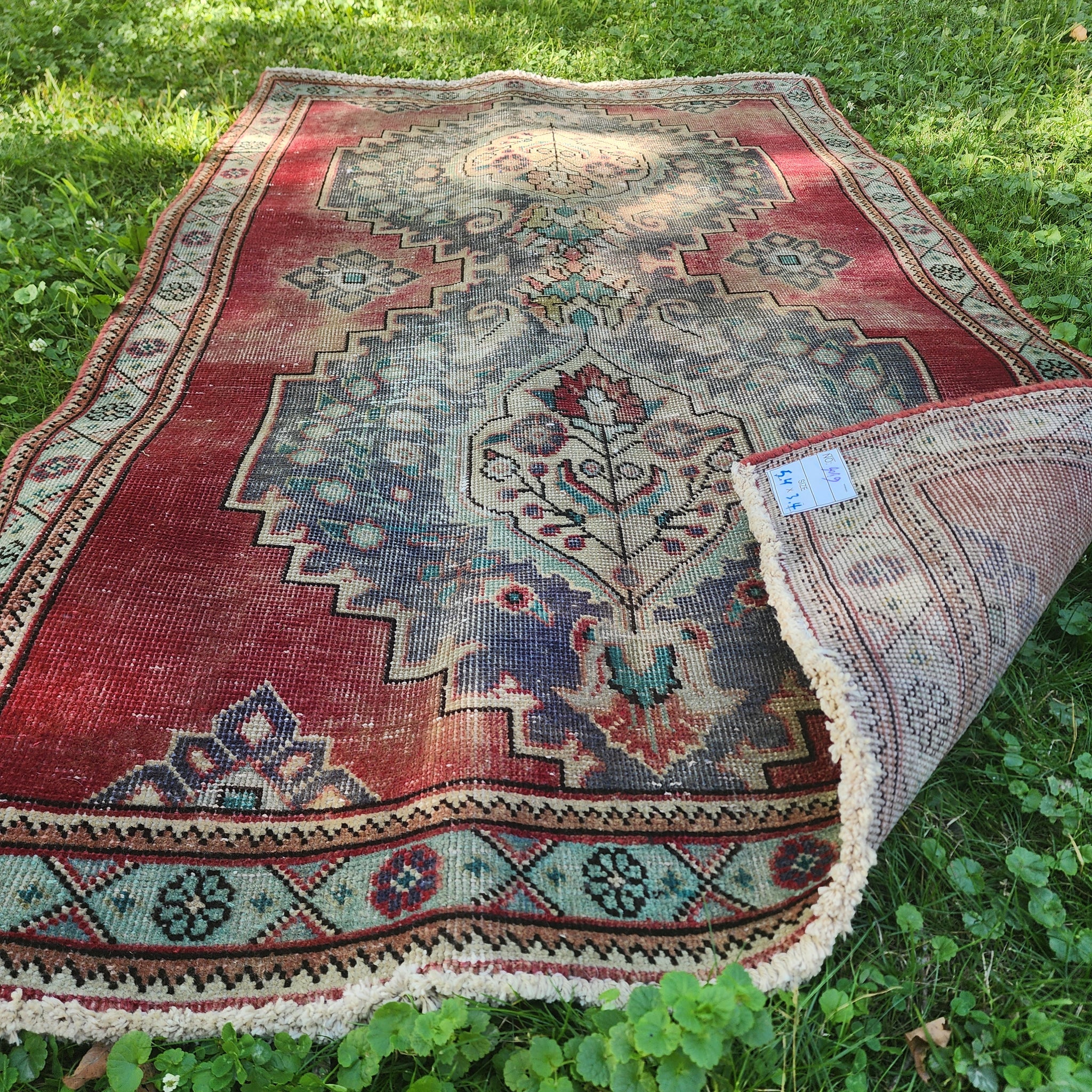 Timeless Classic Vintage Area Rug - 39” x 63”